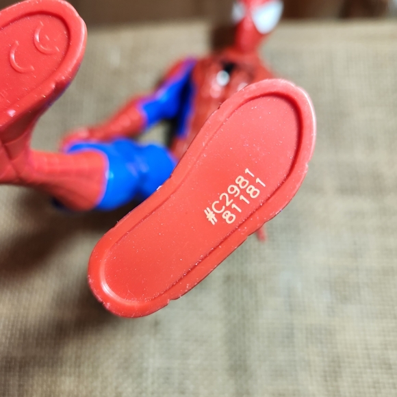 FINAL PRICE Lot of 2 Marvel Hasbro Spiderman Action Figures - Picture 4 of 7